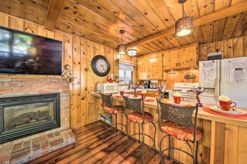 Pet-friendly Cabin - 5 Min To Big Bear Lake!