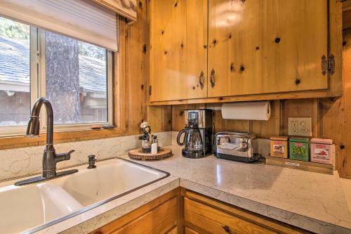 Pet-friendly Cabin - 5 Min To Big Bear Lake!