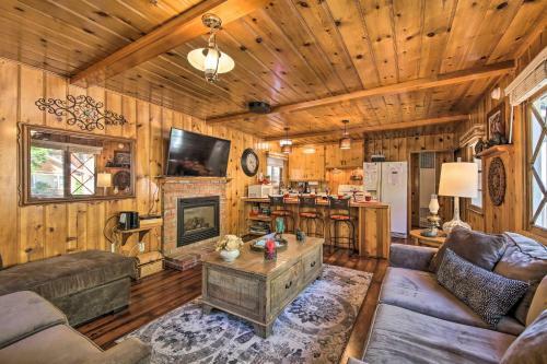 Pet-friendly Cabin - 5 Min To Big Bear Lake!