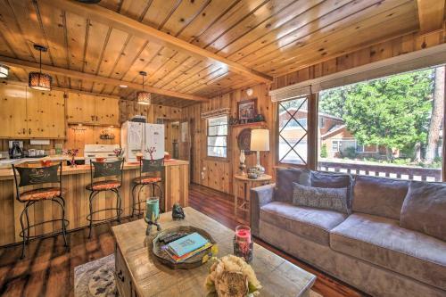 Pet-friendly Cabin - 5 Min To Big Bear Lake!