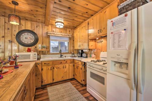 Pet-friendly Cabin - 5 Min To Big Bear Lake!