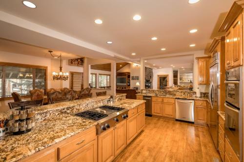 Camp Winterset - Walking Distance To Summit Mountain And Your Own Private Spa!