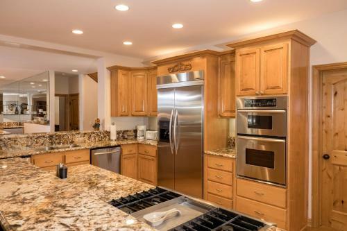 Camp Winterset - Walking Distance To Summit Mountain And Your Own Private Spa!