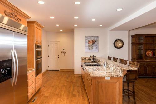 Camp Winterset - Walking Distance To Summit Mountain And Your Own Private Spa!