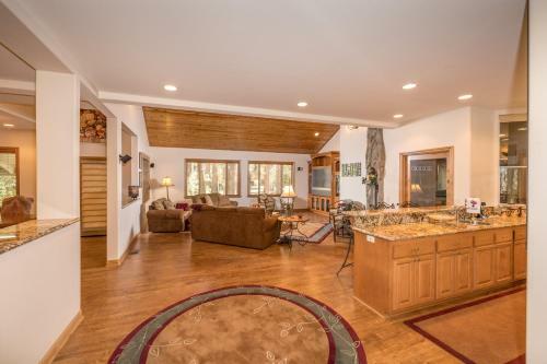 Camp Winterset - Walking Distance To Summit Mountain And Your Own Private Spa!