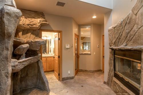 Camp Winterset - Walking Distance To Summit Mountain And Your Own Private Spa!