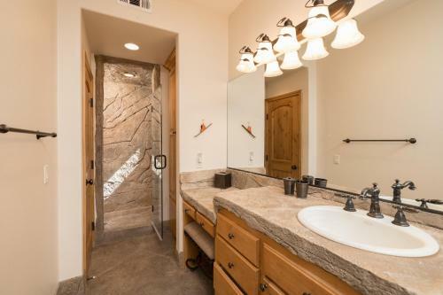 Camp Winterset - Walking Distance To Summit Mountain And Your Own Private Spa!