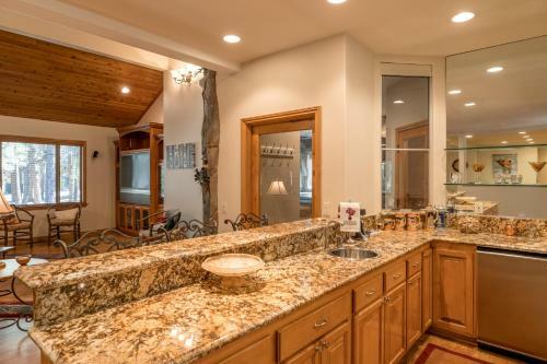 Camp Winterset - Walking Distance To Summit Mountain And Your Own Private Spa!