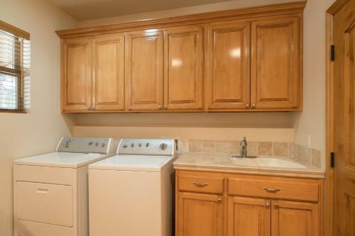Camp Winterset - Walking Distance To Summit Mountain And Your Own Private Spa!