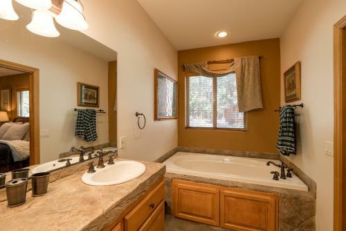 Camp Winterset - Walking Distance To Summit Mountain And Your Own Private Spa!