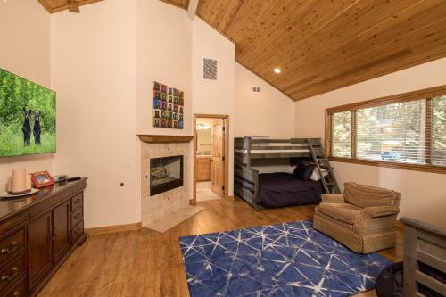 Camp Winterset - Walking Distance To Summit Mountain And Your Own Private Spa!
