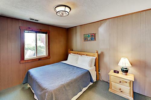 Mallard Lagoon Escape - Private Hot Tub & Dock Home