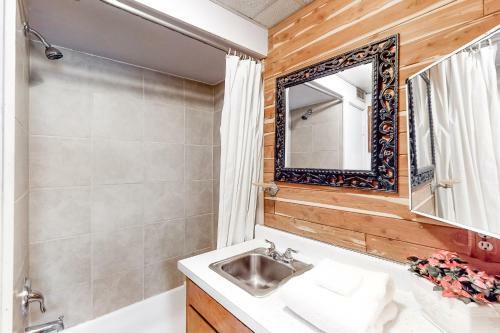 Cozy Bear Cabin