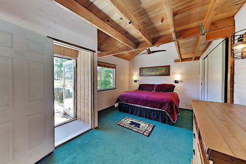 Lakefront Cabin With Private Dock - Great For Groups Home