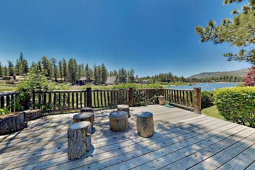 Lakefront Cabin With Private Dock - Great For Groups Home