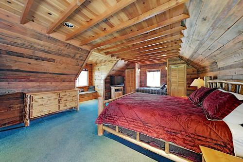 Lakefront Cabin With Private Dock - Great For Groups Home