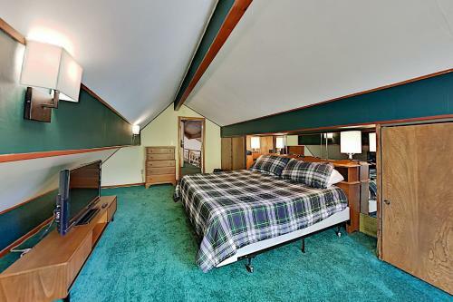 Lakefront Cabin With Private Dock - Great For Groups Home