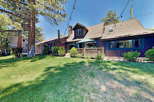 Lakefront Cabin With Private Dock - Great For Groups Home