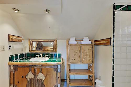 Lakefront Cabin With Private Dock - Great For Groups Home