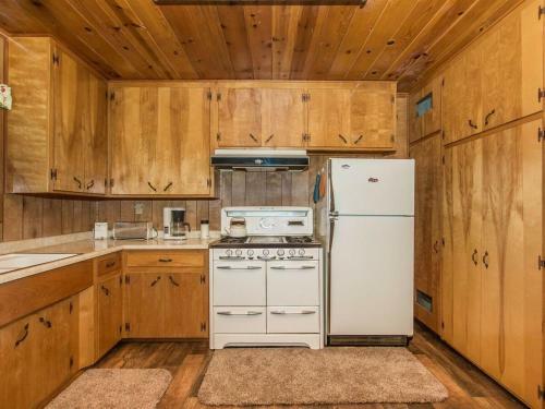 Cozy Bear - 1948 By Big Bear Vacations