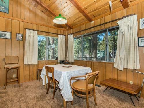 Cozy Bear - 1948 By Big Bear Vacations