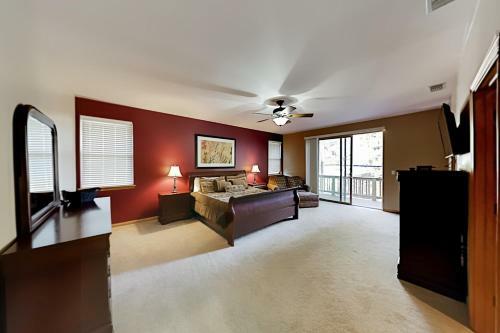 Apartamento All-suite Retreat - 2 Adjacent Units - Hot Tubs Duplex