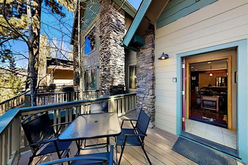 Apartamento All-suite Retreat - 2 Adjacent Units - Hot Tubs Duplex