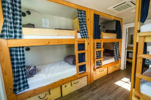 Hostal Eastside Guesthouse And Bivy