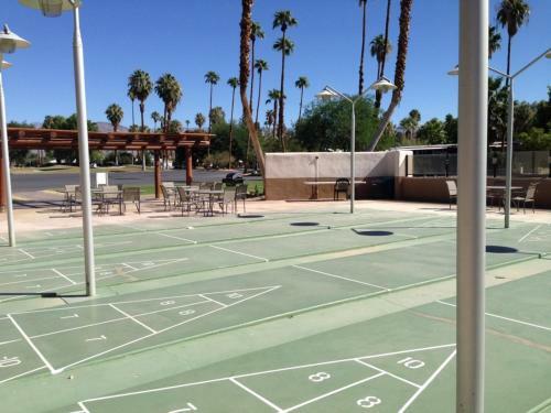 Roadrunner Club 321 Home