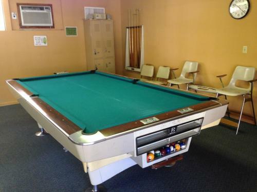 Roadrunner Club 38 Home