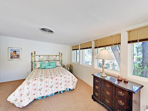 Classic Mid-century Deanza Home Home