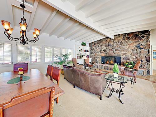 Classic Mid-century Deanza Home Home