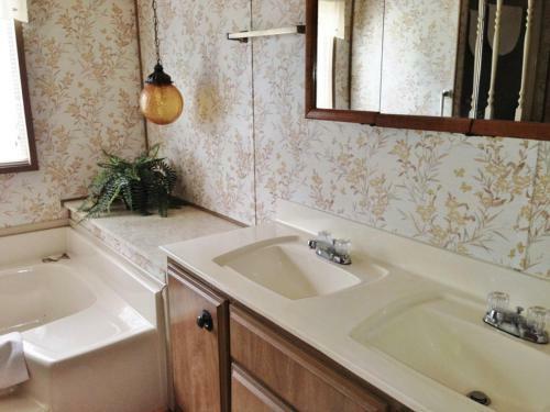 Roadrunner Club 137 Home Home