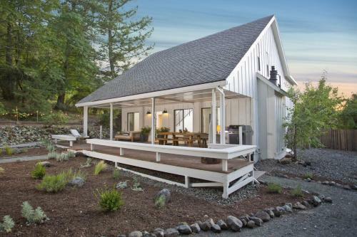 Tranquil Calistoga Retreat Home