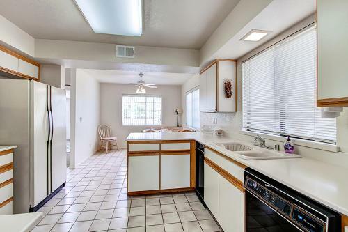 Borrego Springs House With Pool Table And Mtn Views!