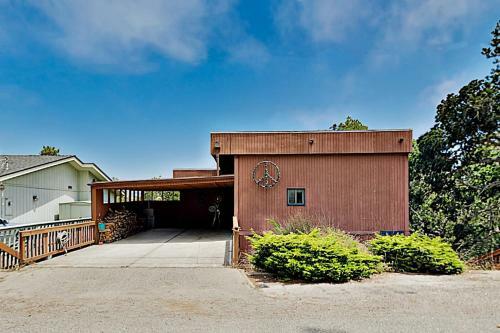 The Silver Lady - Retro-chic Retreat - Near Beach Home