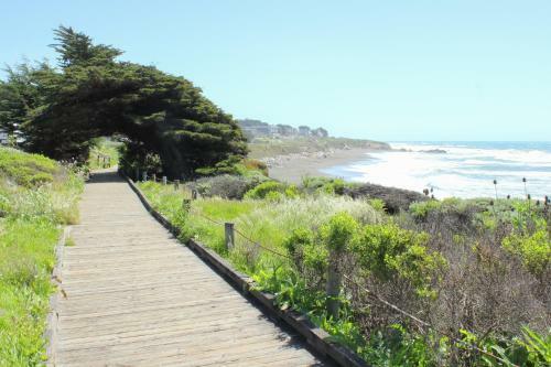 The Silver Lady - Retro-chic Retreat - Near Beach Home