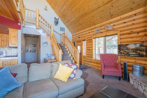3 Cubs Lakefront Cabin