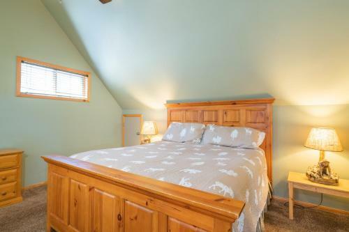 3 Cubs Lakefront Cabin