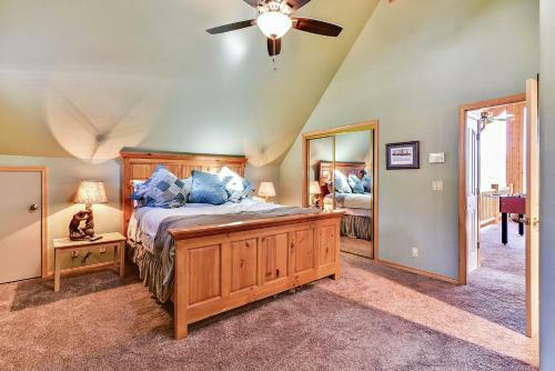 3 Cubs Lakefront Cabin