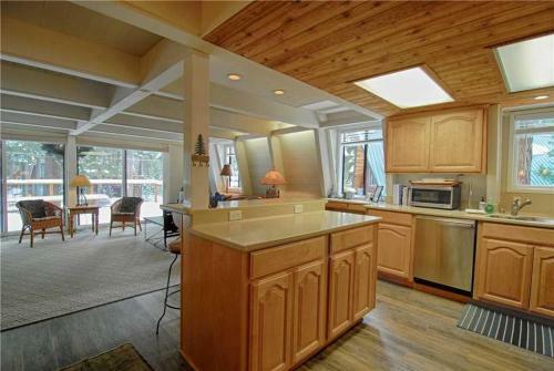 Agate Bay Chalet (cabin)