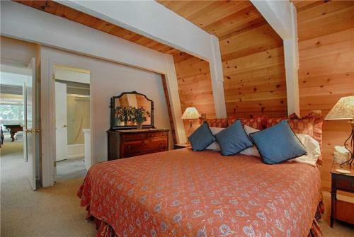 Agate Bay Chalet (cabin)