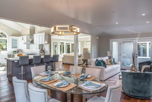 Newly Renovated Carmel 3 Bed 3 And A Half Bath