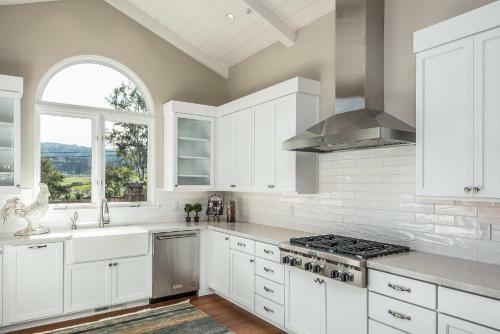 Newly Renovated Carmel 3 Bed 3 And A Half Bath