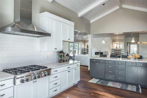 Newly Renovated Carmel 3 Bed 3 And A Half Bath