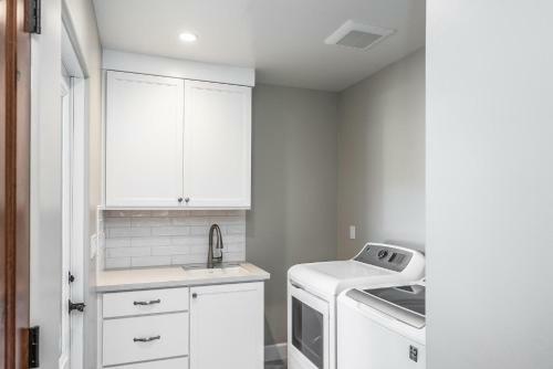 Newly Renovated Carmel 3 Bed 3 And A Half Bath