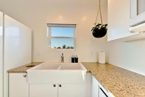 Cb-395b - Carlsbad Village Haven - Unit B