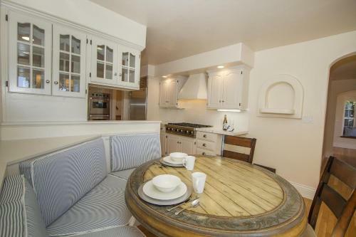 Carmel 4 Bedroom 4 Bath With Panoramic Pacific Views