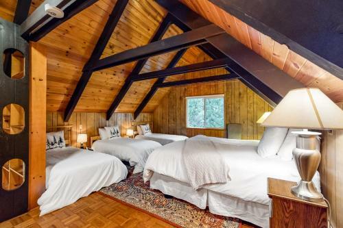 Wandering Bear Lodge
