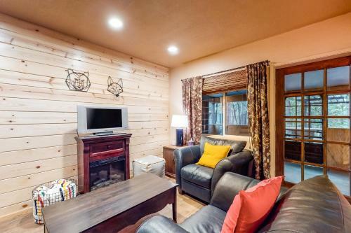 Wandering Bear Lodge